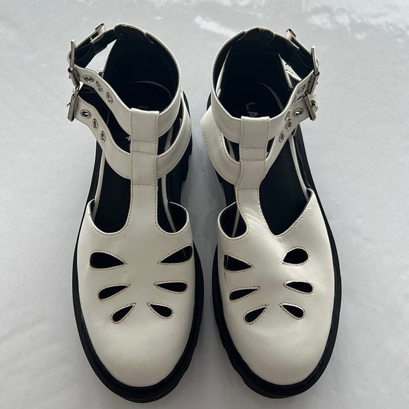 Shoes - Lamoda White Platform Sandals